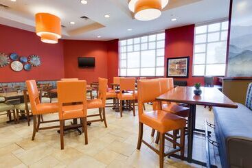 هتل Drury Inn & Suites Greenville