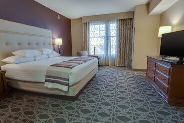 هتل Drury Inn & Suites Las Cruces