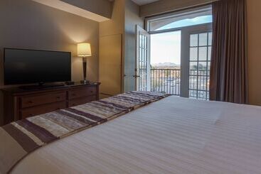هتل Drury Inn & Suites Las Cruces