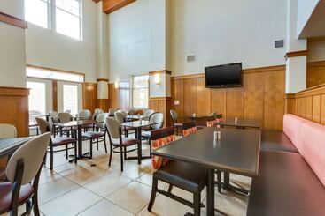 هتل Drury Inn & Suites Las Cruces
