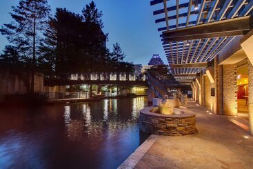 Drury Plaza Hotel San Antonio Riverwalk
