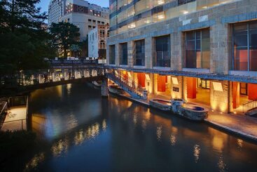 Drury Plaza Hotel San Antonio Riverwalk