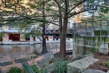Drury Plaza Hotel San Antonio Riverwalk