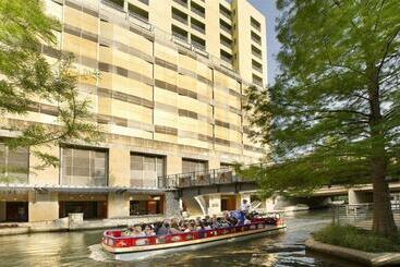 Drury Plaza Hotel San Antonio Riverwalk