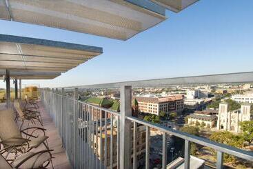 Drury Plaza Hotel San Antonio Riverwalk