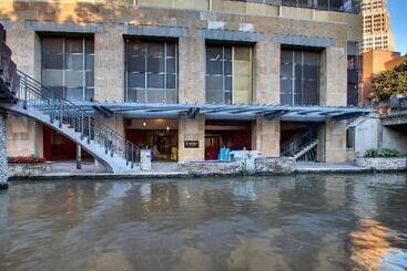 Drury Plaza Hotel San Antonio Riverwalk