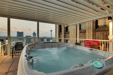 Drury Plaza Hotel San Antonio Riverwalk