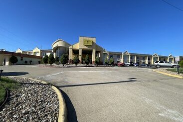 هتل Rose City Inn & Suites