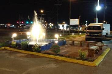 هتل Rose City Inn & Suites