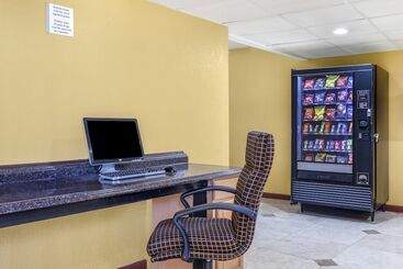 هتل Rose City Inn & Suites