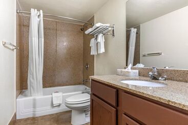 هتل Rose City Inn & Suites