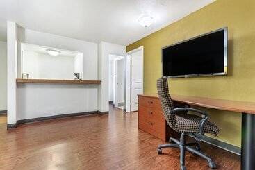 هتل Rose City Inn & Suites