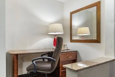 هتل Rose City Inn & Suites