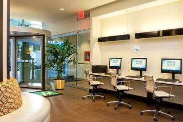 هتل Holiday Inn Express   Times Square South, An Ihg