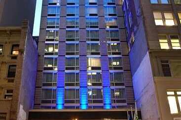 هتل Holiday Inn Express   Times Square South, An Ihg