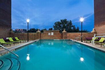 هتل Holiday Inn Savannah Historic District, An Ihg