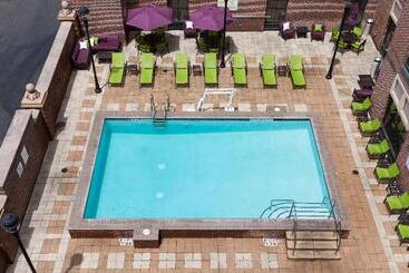 هتل Holiday Inn Savannah Historic District, An Ihg