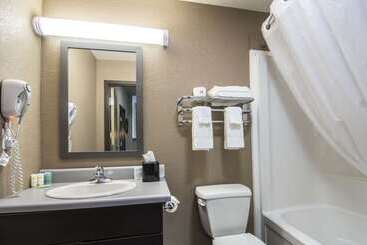 هتل Quality Inn & Suites Thompson