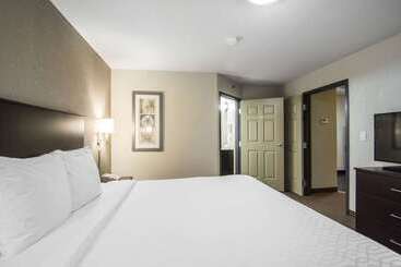 هتل Quality Inn & Suites Thompson