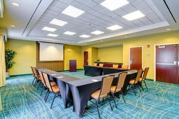 هتل Springhill Suites Erie