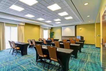هتل Springhill Suites Erie