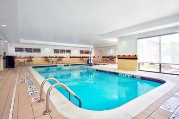 هتل Springhill Suites Erie