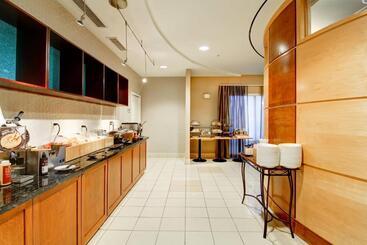 هتل Springhill Suites Erie