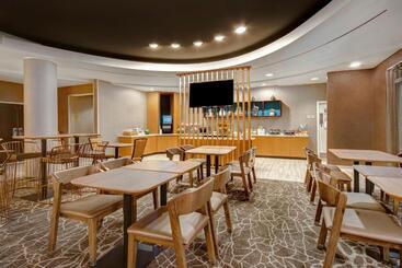 هتل Springhill Suites Erie