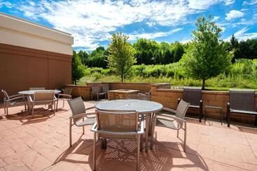 هتل Springhill Suites Erie