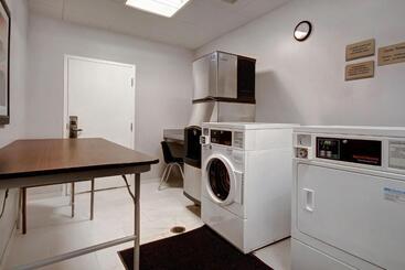 هتل Springhill Suites Erie