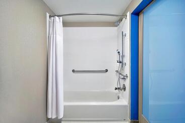 هتل Springhill Suites Erie