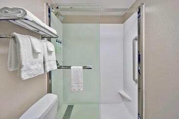 هتل Springhill Suites Erie