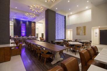 هتل Tryp By Wyndham Savannah