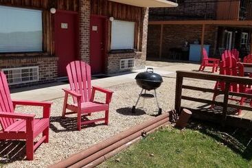 Pointe West Resort Motel