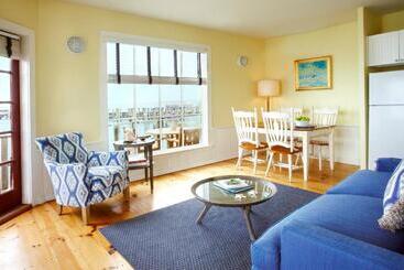 The Cottages At Nantucket Boat Basin