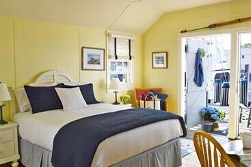 The Cottages At Nantucket Boat Basin