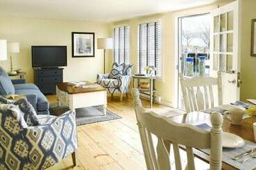 The Cottages At Nantucket Boat Basin