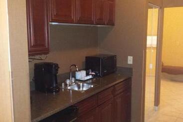 Town & Country Inn And Suites