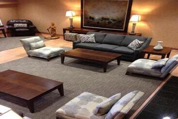Town & Country Inn And Suites