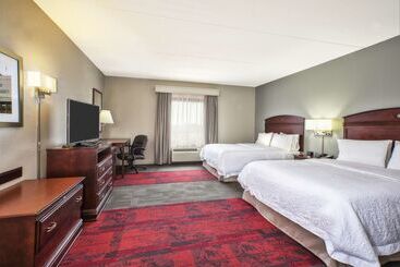 Hampton Inn & Suites Madison West