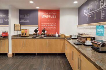 Hampton Inn & Suites Madison West