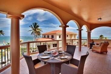 هتل Coco Beach Resort