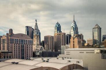 هتل Four Points Philadelphia City Center