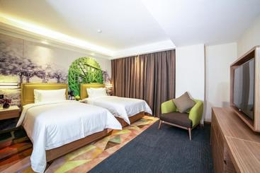 هتل Hampton By Hilton Zhangye Road
