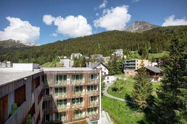 هتل Hilton Garden Inn Davos