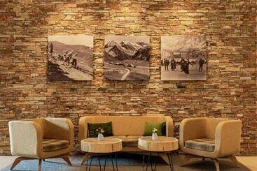 هتل Hilton Garden Inn Davos