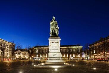 هتل Holiday Inn Express The Hague   Parliament, An Ihg