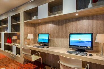 هتل Holiday Inn Express The Hague   Parliament, An Ihg