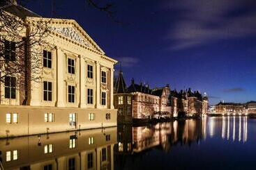 هتل Holiday Inn Express The Hague Parliament, An Ihg