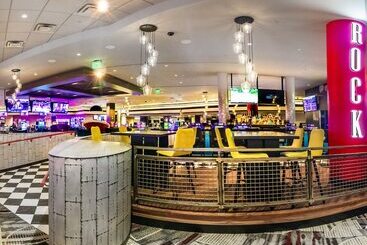 هتل Hollywood Casino At Greektown